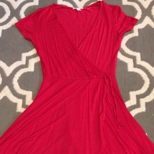 🛍 3/$25 V-neck red flowy dress size medium